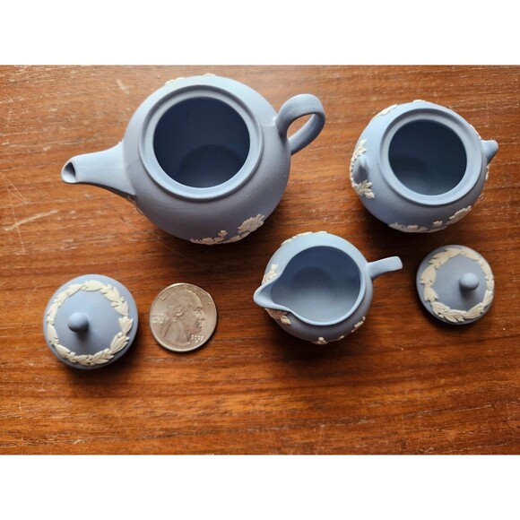 Wedgwood Miniature Tea Set 1:12 Scale Blue Jasperware Dollhouse No Box - Picture 3 of 12